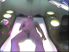 Fantastic doll fingers her orgasmic pussy in the tanning bed